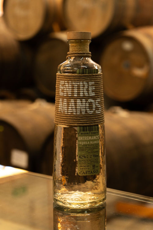 Tequila ENTREMANOS Blanco "CASTAÑO"