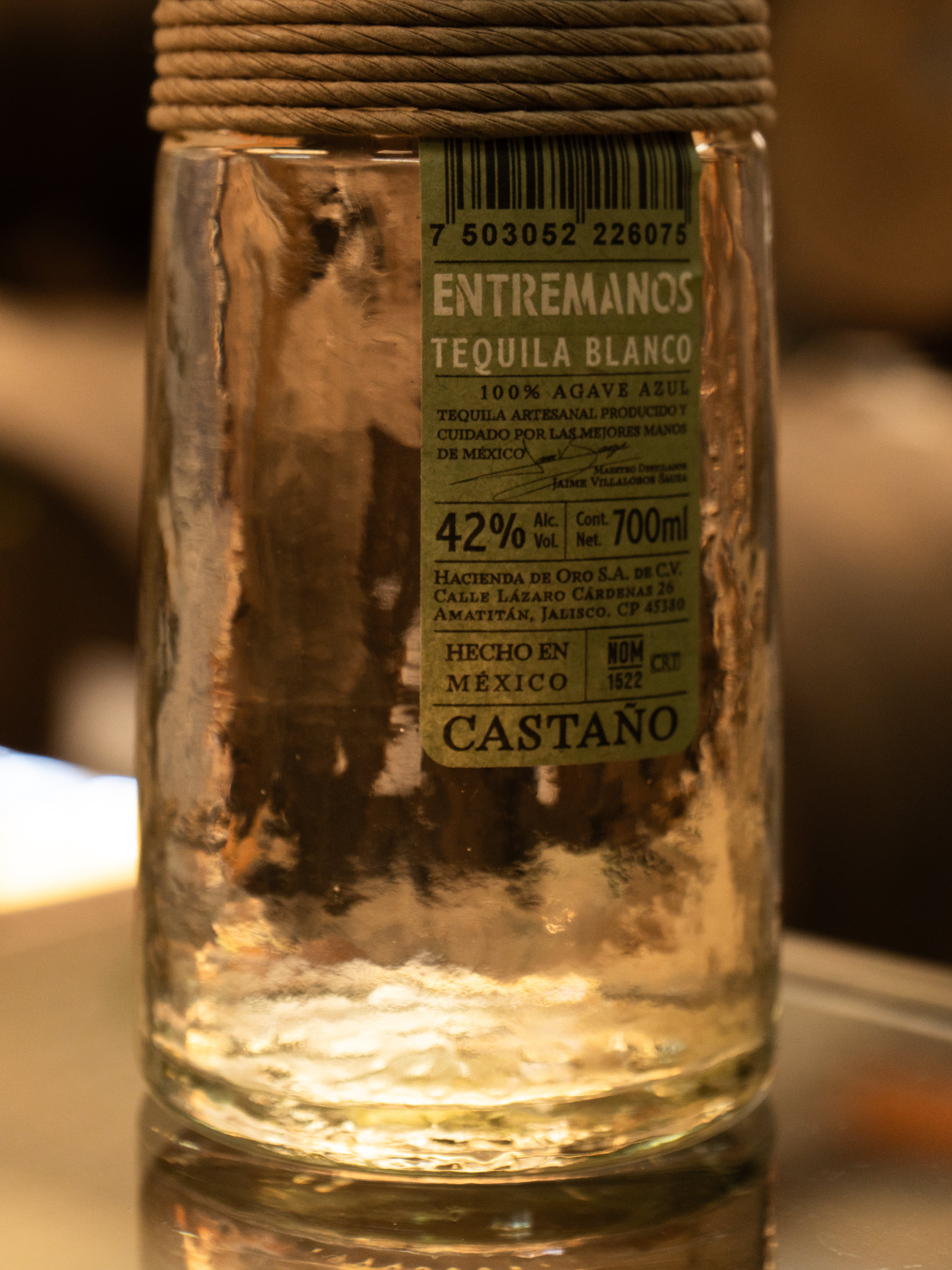 Tequila ENTREMANOS Blanco "CASTAÑO"